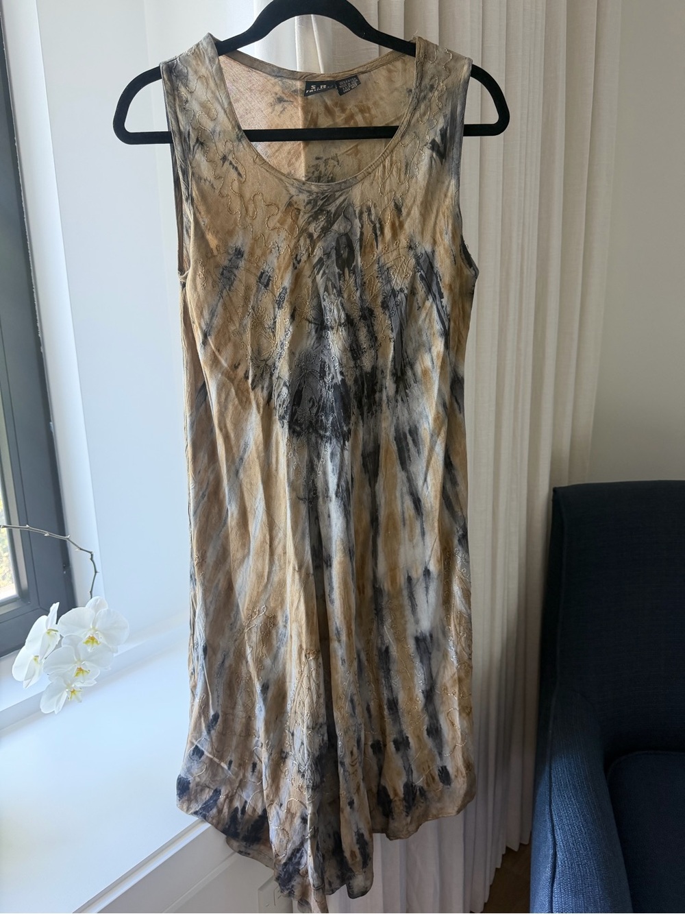 Tie-Dye Sleeveless Sundress in Beige and Black